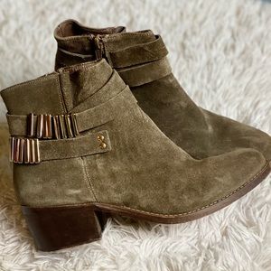 Minelli leather embellished strap ankle boots!